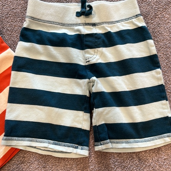 Gymboree size 5T striped shorts. - Picture 2 of 5